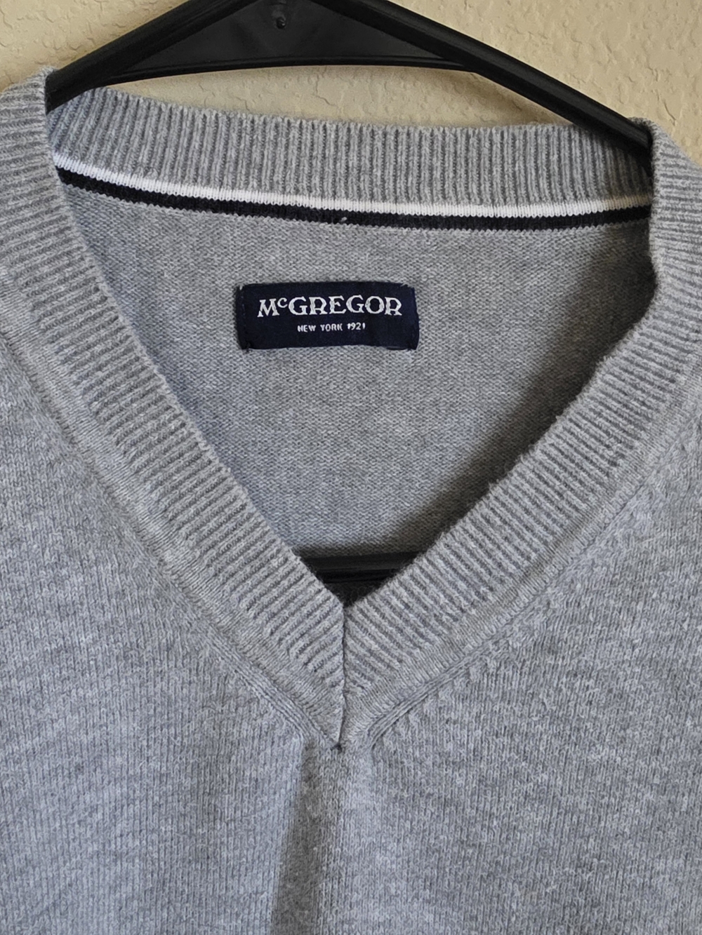 McGregor Men's Light Gray V-Neck Knit Sweater